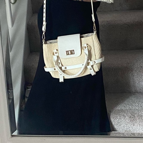 Cream and white woven bag with studded detailing and gold hardware - Picture 4 of 6